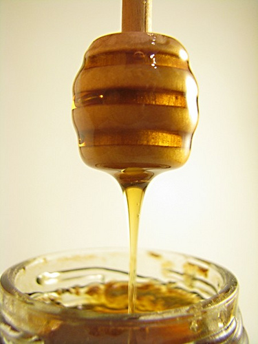 Eat local honey to prevent hayfever