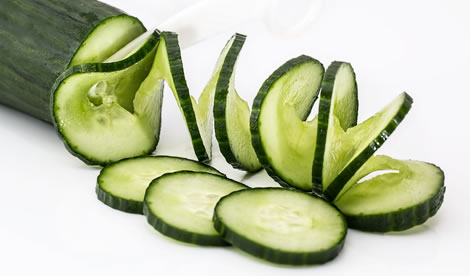 Stop itchy eyes with cucumber slices