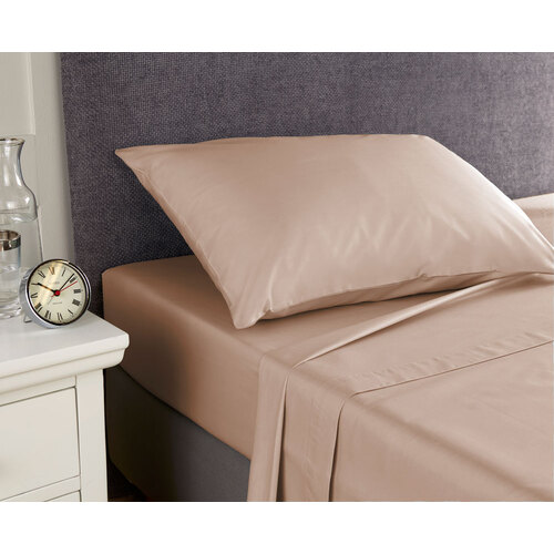 Single Flat Sheet 178cm x 254cm in Towels & Bedding / Bedding Gompels